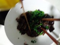 黑木耳拌芹菜叶