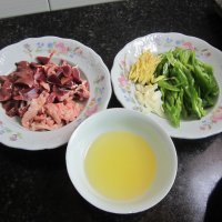 茶油炒鸭杂