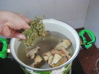 土茯苓祛湿热凉茶