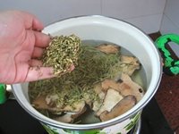 土茯苓祛湿热凉茶