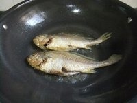 芹菜焖黄花鱼