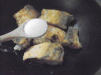 鲙鱼煨蒜苔
