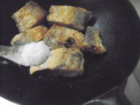 鲙鱼煨蒜苔