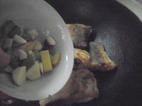 鲙鱼煨蒜苔