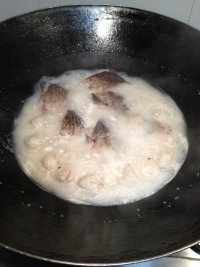 香浓肉丸鲫鱼汤