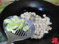 豌豆炒鸡丁