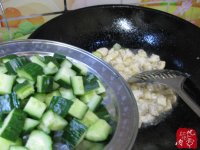 豌豆炒鸡丁