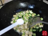 豌豆炒鸡丁