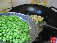 豌豆炒鸡丁