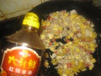 菠萝火腿酱油炒饭