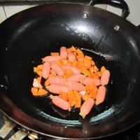 胡萝卜烧热狗肠