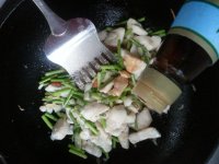 蒜苔炒鱼块