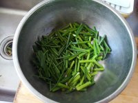 猪肉炒韭菜苔