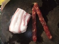 腩肉腊肠炒西兰花