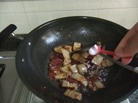 腩肉腊肠炒西兰花