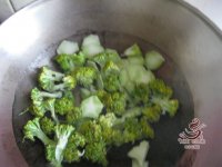 芽蒜西兰花炒鸡心
