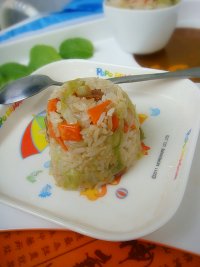 胡萝卜蚕豆炒饭