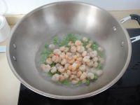 青豆炒虾仁