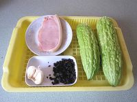 培根蒜头豆豉炒苦瓜