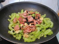 培根蒜头豆豉炒苦瓜