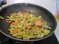 培根蒜头豆豉炒苦瓜