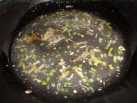 把鱼骨炖冻豆腐