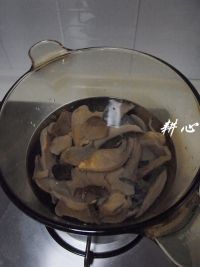 牛肝菌炖乌鸡汤