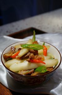 酱油肉炒菜心