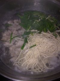 韭菜肉片拌面