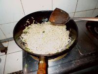 什锦卤蛋炒面