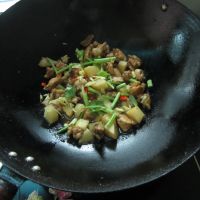 土豆丁炒鸡