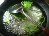 蒜薹五花肉炒年糕