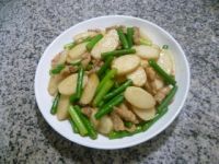 蒜薹五花肉炒年糕