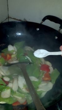 鸡腿菇炒莴笋