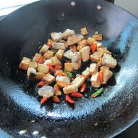 豆腐丁煮鱼