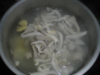 三鲜酸菜排骨汤