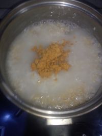 姜丝皮蛋粥