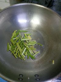 蒜薹炒香菇