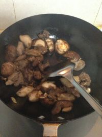 香菇牛肉盖浇饭