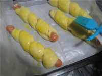 蜂蜜热狗面包卷