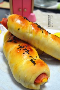 蜂蜜热狗面包卷