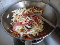 芋头条炒肉