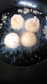 香酥芝心火腿肉松饭团