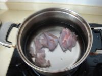 莲子干贝炖瘦肉