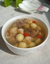 莲子干贝炖瘦肉