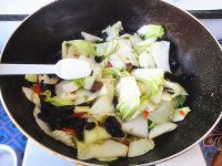 黑木耳炒大白菜梗