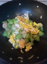 丝瓜虾仁炒鸡蛋