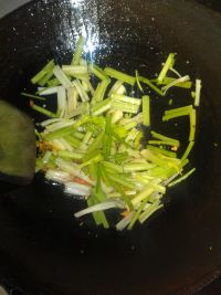 芹菜炒绿豆香干