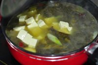 酸菜鱼炖豆腐
