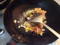 口蘑肉片盖浇饭